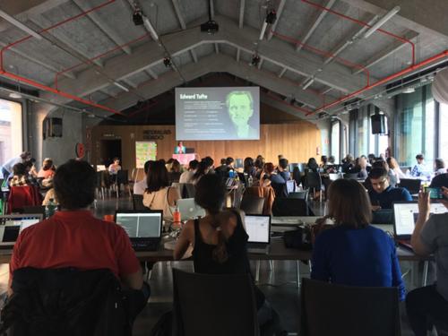 Hassel Fallas durante su conferencia en la primera sesión del taller de periodismo de datos sobre "la España vacía". Imagen de Rafa de las Cuevas. [[https://creativecommons.org/licenses/by-nc/2.0/][Licencia CC]]